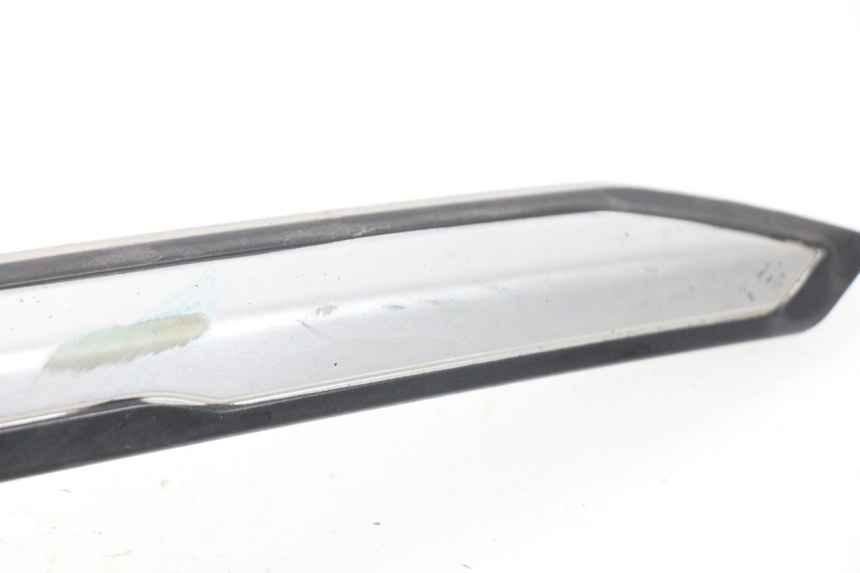 photo de CACHE SOUS SELLE DROIT SYM GTS EVO 125 (2009 - 2013) - Détail de la pièce