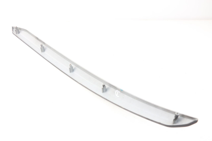 photo de CACHE SOUS SELLE DROIT SYM GTS EVO 125 (2009 - 2013) - Autre angle de vue