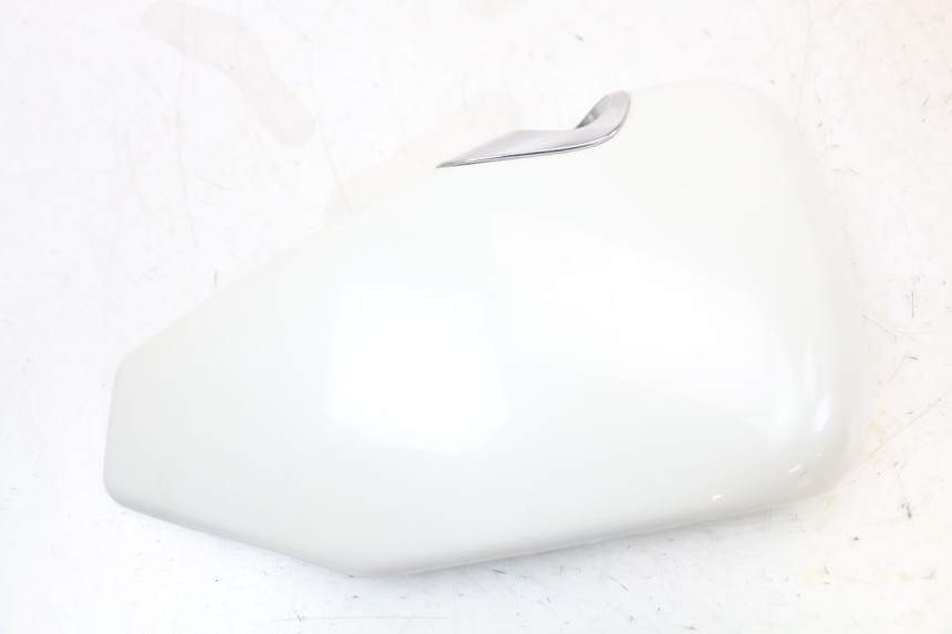 photo de CACHE SOUS SELLE DROIT HARLEY DAVIDSON SPORTSTER XL CUSTOM 883 (1999 - 2006) - Détail de la pièce