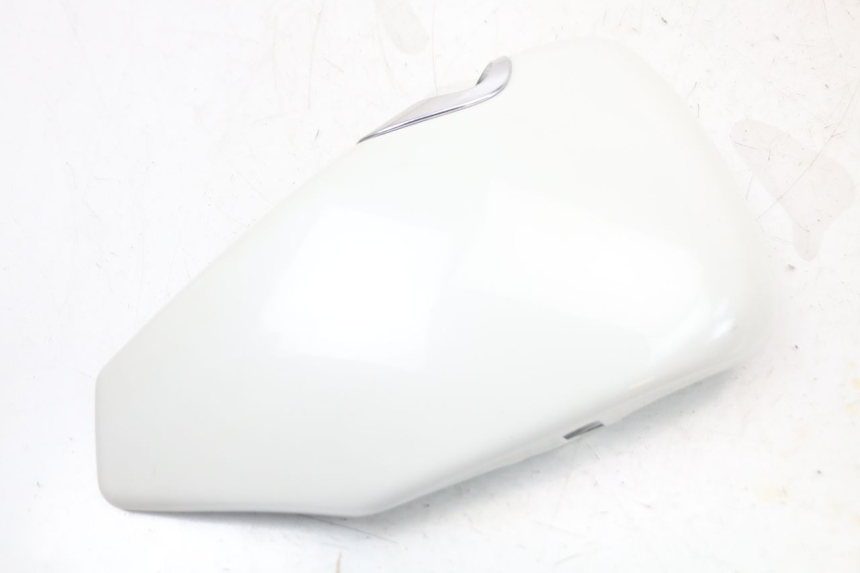 photo de CACHE SOUS SELLE DROIT HARLEY DAVIDSON SPORTSTER XL CUSTOM 883 (1999 - 2006) - Gros plan technique