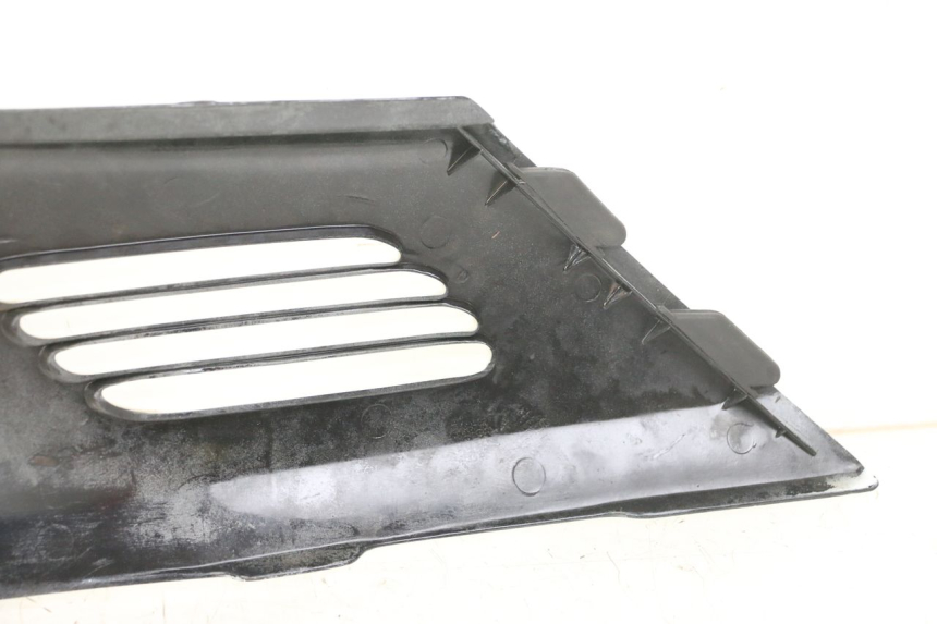 photo de CACHE SOUS SELLE DROIT HONDA CBR F 1000 (1993 - 1996) - Zoom état d’usage