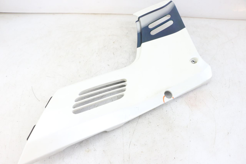 photo de CACHE SOUS SELLE DROIT HONDA CBR F 1000 (1993 - 1996) - Points de fixation