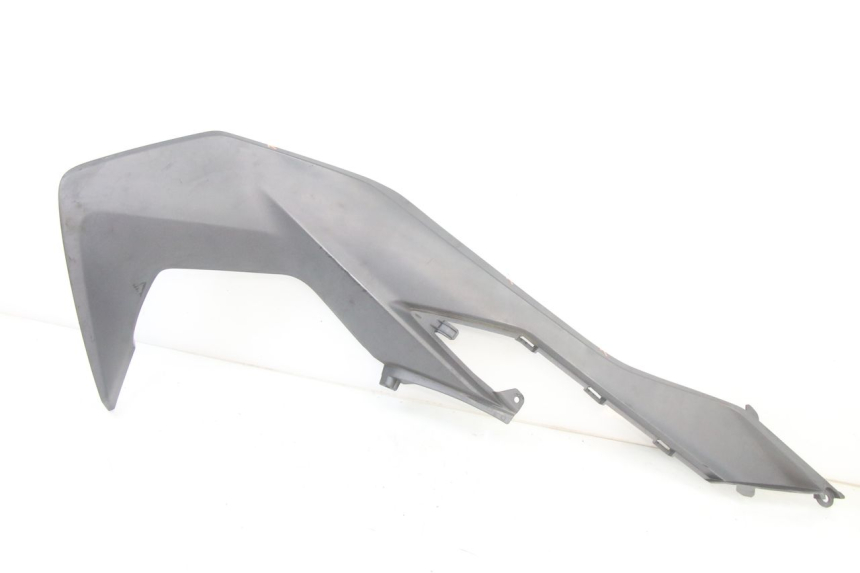 photo de CACHE SOUS SELLE DROIT HONDA FORZA 125 (2021 - 2025) - Autre angle de vue