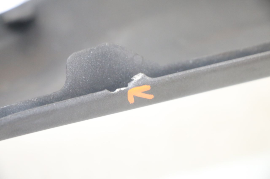 photo de CACHE SOUS SELLE DROIT HONDA FORZA 125 (2021 - 2025) - Vue d’ensemble