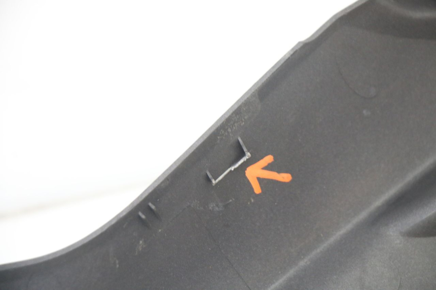 photo de CACHE SOUS SELLE DROIT HONDA FORZA 125 (2021 - 2025) - Points de fixation