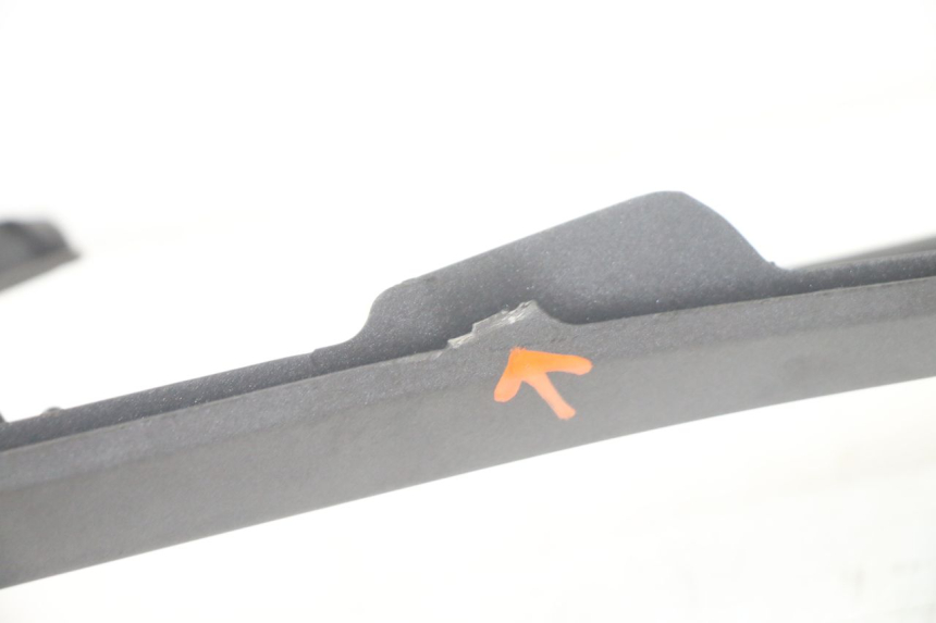 photo de CACHE SOUS SELLE DROIT HONDA FORZA 125 (2021 - 2025) - État de surface