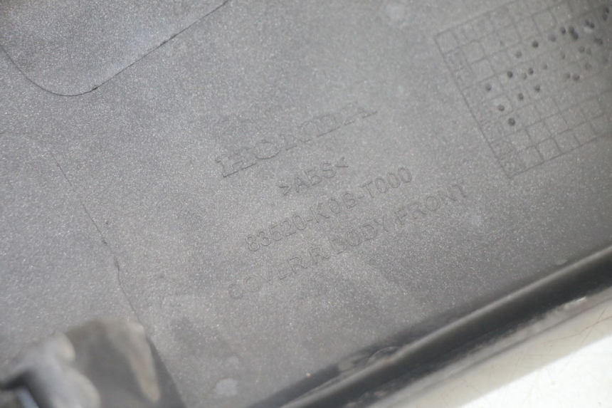 photo de CACHE SOUS SELLE DROIT HONDA FORZA 125 (2021 - 2025) - Marquages et références