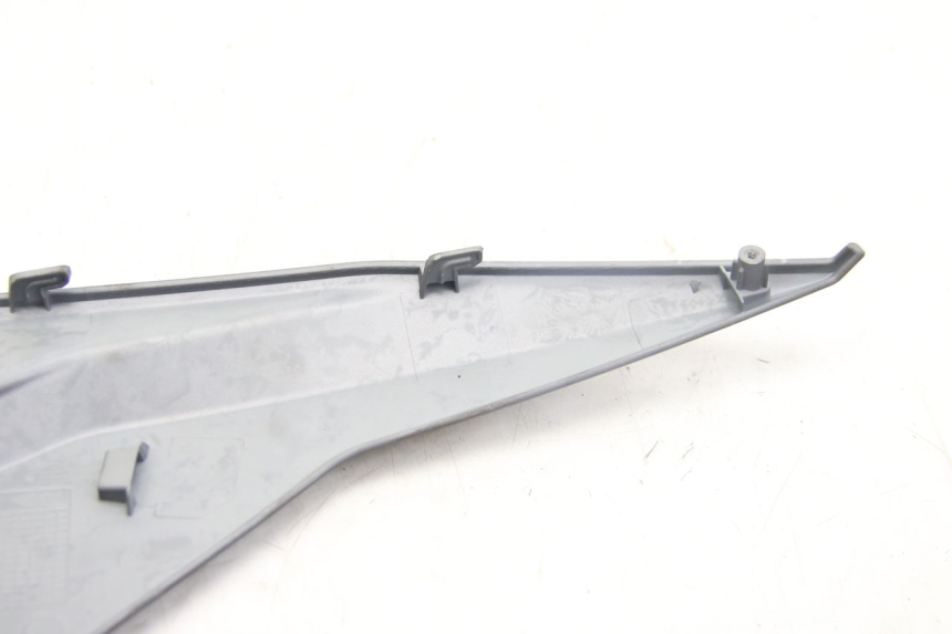 photo de CACHE SOUS SELLE DROIT SYM JET 4 4T 50 (2018 - 2021) - Gros plan technique