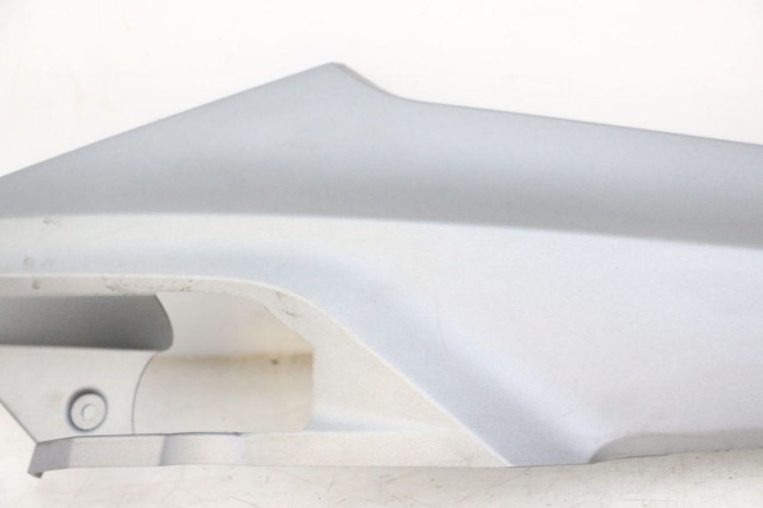 photo de CACHE SOUS SELLE DROIT SYM JOYMAX 125 (2010 - 2017) - Points de fixation