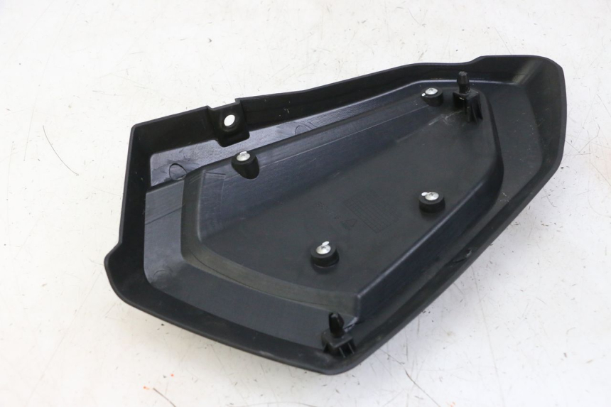 photo de CACHE SOUS SELLE DROIT KEEWAY K-LIGHT KLIGHT 125 (2018 - 2025) - Zoom état d’usage