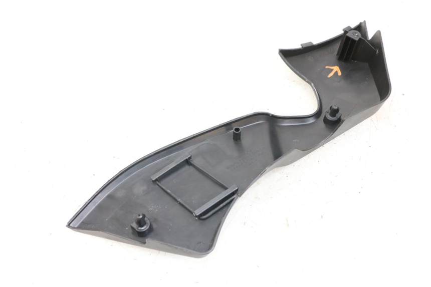 photo de CACHE SOUS SELLE DROIT KYMCO K-PW K-PIPE 50 (2012 - 2017) - Gros plan technique