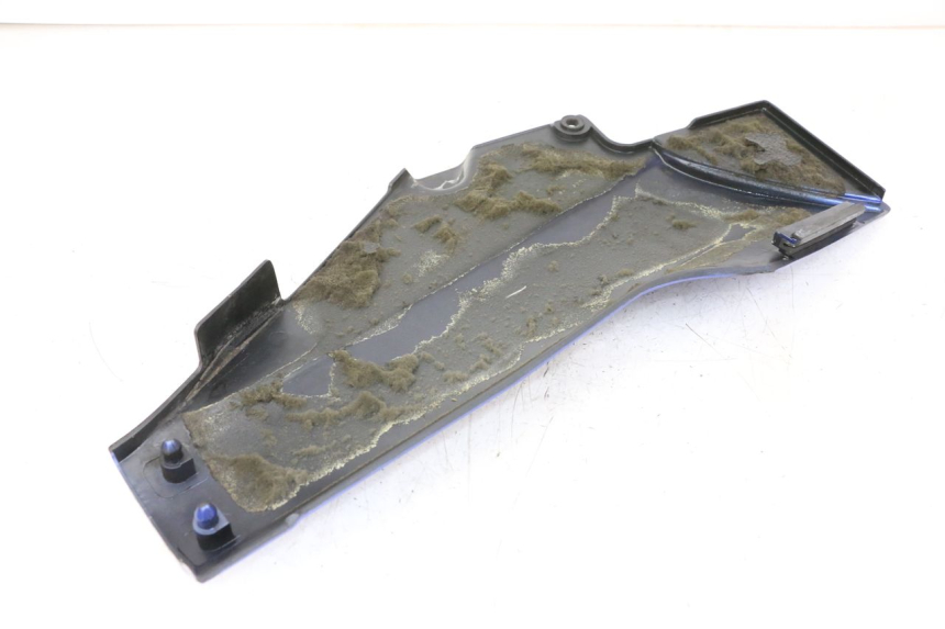 photo de CACHE SOUS SELLE DROIT KAWASAKI GTR 1000 (1994 - 2004) - Détail de la pièce