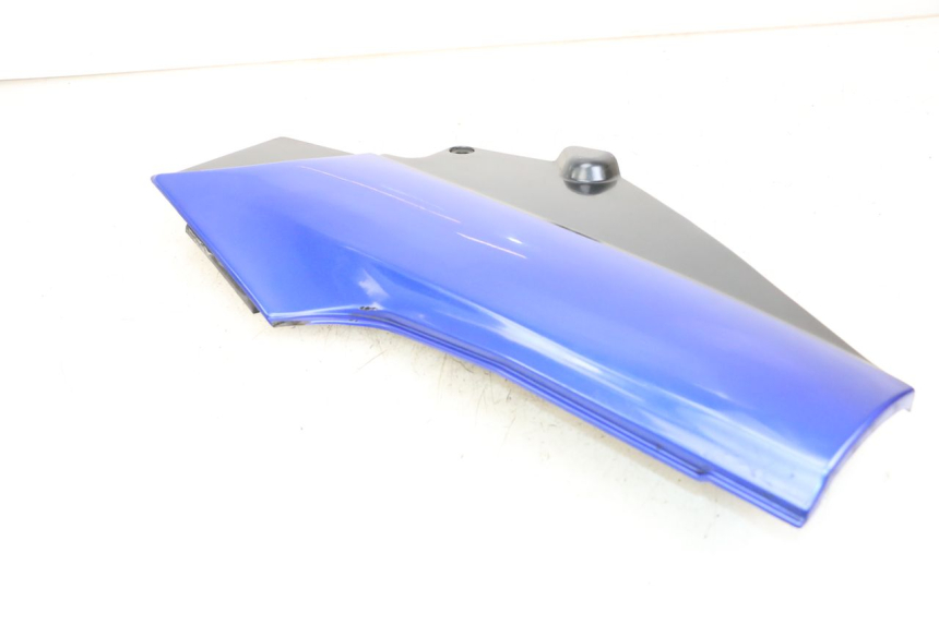 photo de CACHE SOUS SELLE DROIT KAWASAKI GTR 1000 (1994 - 2004) - Vue d’ensemble