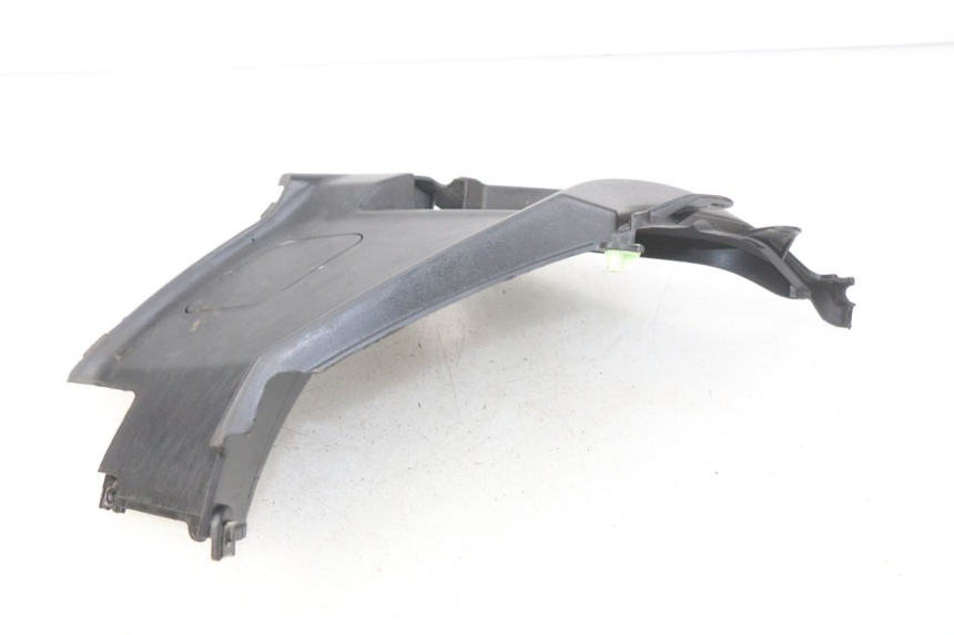 photo de CACHE SOUS SELLE DROIT PEUGEOT KISBEE 2T 50 (2010 - 2017) - Gros plan technique