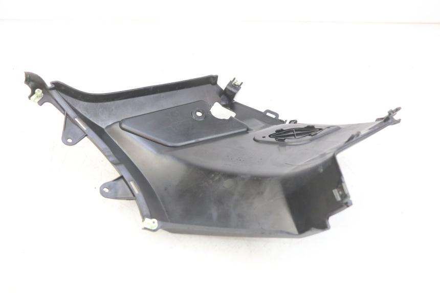photo de CACHE SOUS SELLE DROIT PEUGEOT KISBEE 2T 50 (2010 - 2017) - Détail de la pièce