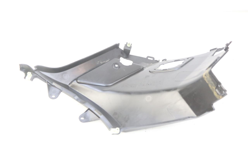photo de CACHE SOUS SELLE DROIT PEUGEOT KISBEE 4T 50 (2018 - 2022) - Détail de la pièce