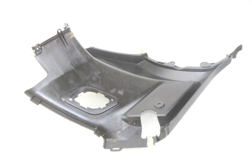 photo de CACHE SOUS SELLE DROIT PEUGEOT KISBEE 4T 50 (2018 - 2022) - Zoom état d’usage