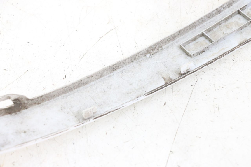 photo de CACHE SOUS SELLE DROIT KYMCO LIKE 125 (2009 - 2016) - Gros plan technique