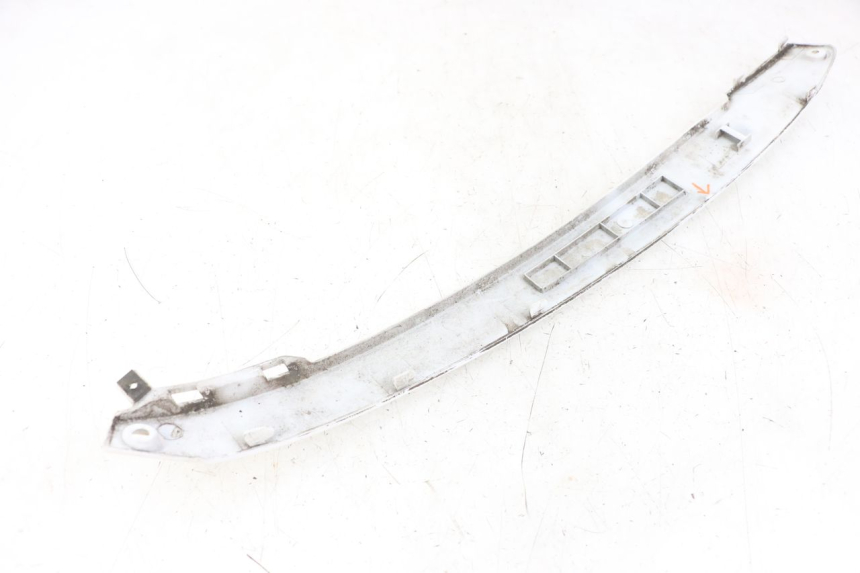 photo de CACHE SOUS SELLE DROIT KYMCO LIKE 125 (2009 - 2016) - Points de fixation