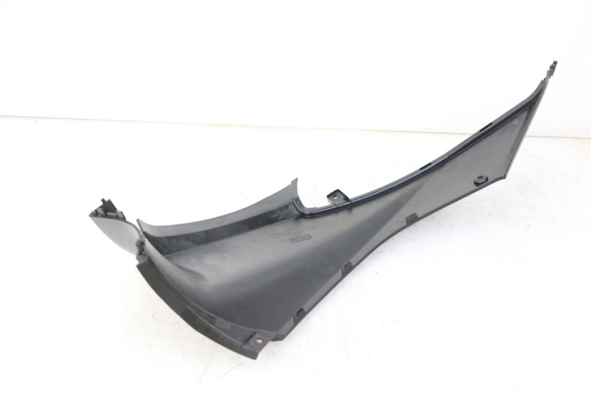 photo de CACHE SOUS SELLE DROIT MBK OVETTO ONE 2T 50 (2013 - 2017) - Autre angle de vue