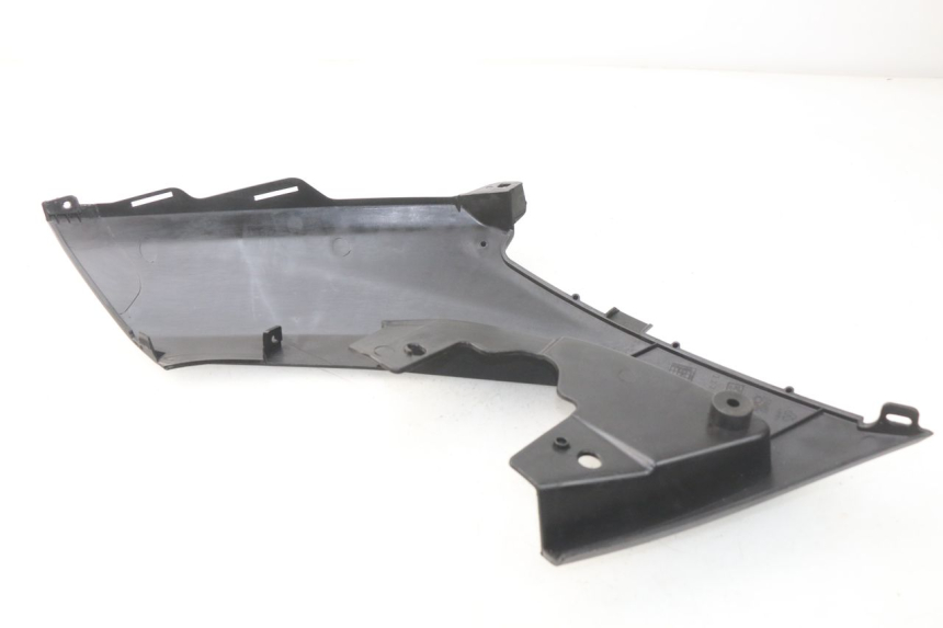 photo de CACHE SOUS SELLE DROIT PEUGEOT METROPOLIS 400 (2017 - 2020) - Autre angle de vue