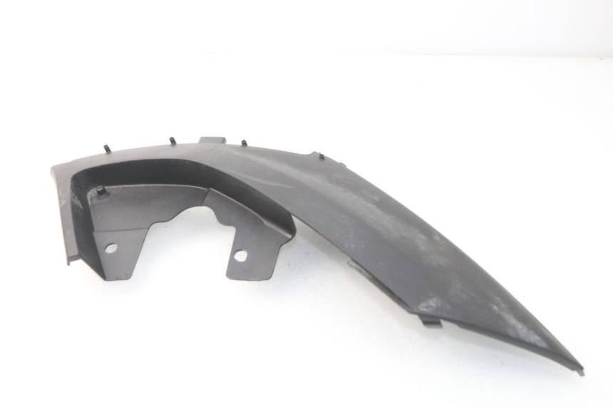 photo de CACHE SOUS SELLE DROIT PEUGEOT METROPOLIS 400 (2017 - 2020) - Gros plan technique