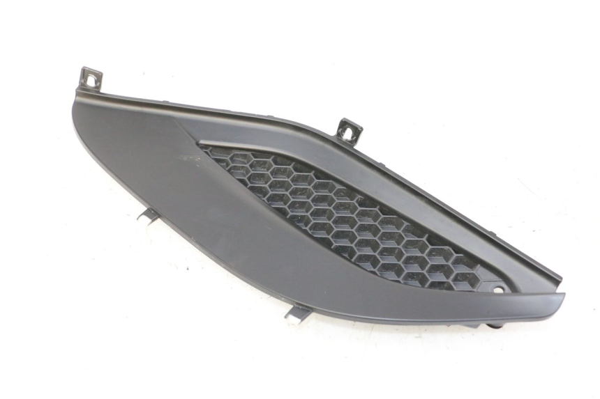 photo de CACHE SOUS SELLE DROIT PIAGGIO MP3 HPE 310 (2024 - 2025) - Gros plan technique