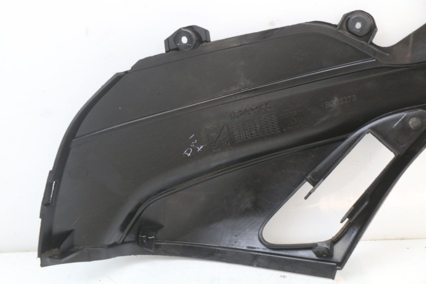 photo de CACHE SOUS SELLE DROIT PIAGGIO NEW TYPHOON 50 (2018 - 2021) - Autre angle de vue