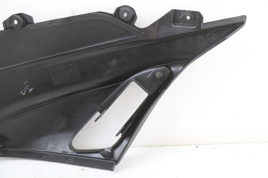 photo de CACHE SOUS SELLE DROIT PIAGGIO NEW TYPHOON 50 (2018 - 2021) - Gros plan technique