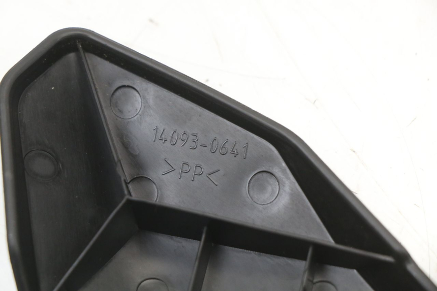 photo de CACHE SOUS SELLE DROIT KAWASAKI NINJA 400 (2018 - 2023) - Autre angle de vue