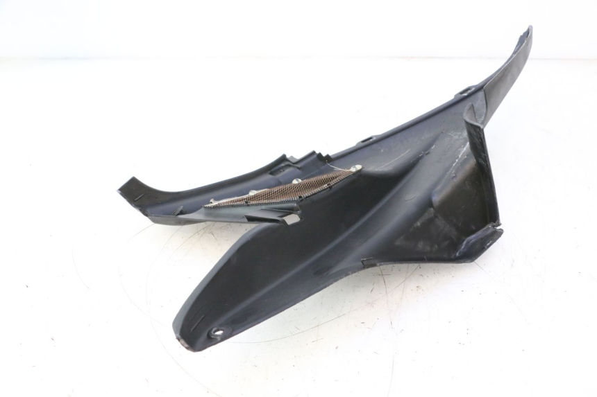 photo de CACHE SOUS SELLE DROIT MBK NITRO 50 (2004 - 2008) - Gros plan technique