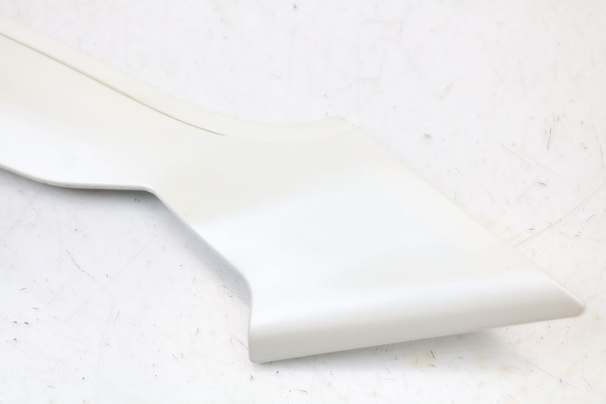 photo de CACHE SOUS SELLE DROIT MOTO GUZZI NORGE 8V GT 1200 (2011 - 2016) - Zoom état d’usage