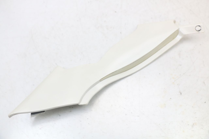 photo de CACHE SOUS SELLE DROIT MOTO GUZZI NORGE 8V GT 1200 (2011 - 2016) - Autre angle de vue