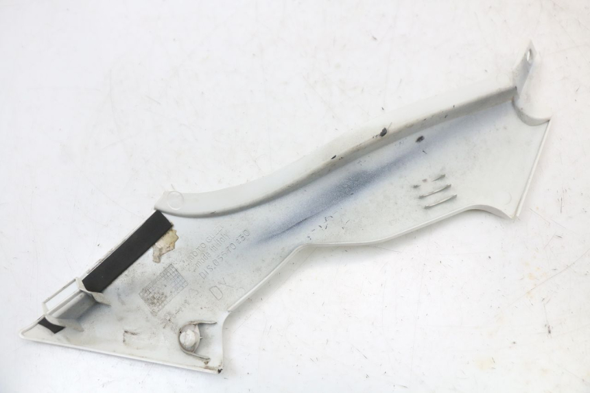 photo de CACHE SOUS SELLE DROIT MOTO GUZZI NORGE 8V GT 1200 (2011 - 2016) - Gros plan technique