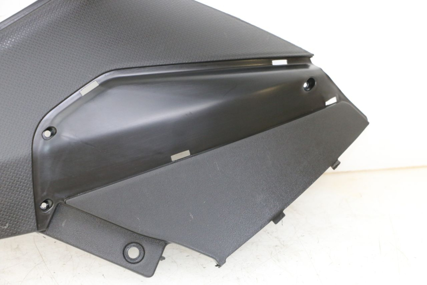 photo de CACHE SOUS SELLE DROIT PIAGGIO NRG POWER PUREJET 50 (2018 - 2021) - Marquages et références