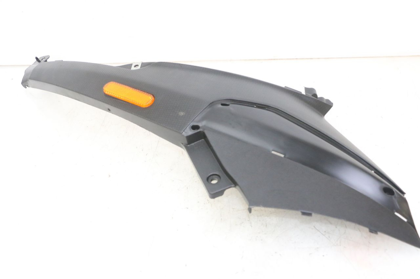 photo de CACHE SOUS SELLE DROIT PIAGGIO NRG POWER PUREJET 50 (2018 - 2021) - Gros plan technique