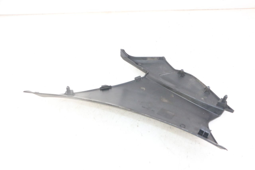 photo de CACHE SOUS SELLE DROIT HONDA NTV DEAUVILLE ABS 700 (2007 - 2016) - Gros plan technique