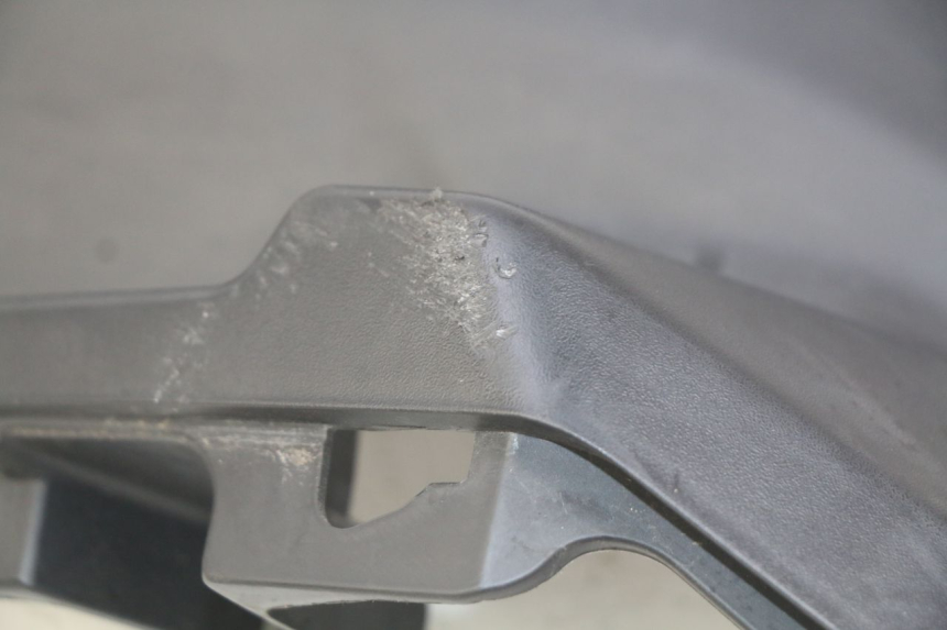 photo de CACHE SOUS SELLE DROIT SYM ORBIT III 3 4T 50 (2021 - 2025) - Vue d’ensemble