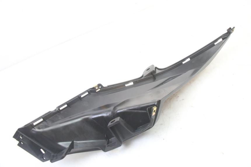 photo de CACHE SOUS SELLE DROIT SYM ORBIT III 3 4T 50 (2021 - 2025) - Vue d’ensemble