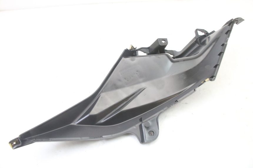 photo de CACHE SOUS SELLE DROIT SYM ORBIT III 3 4T 50 (2021 - 2025) - Points de fixation