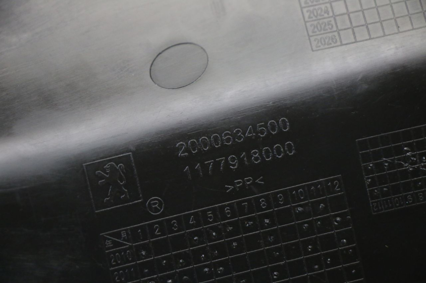 photo de CACHE SOUS SELLE DROIT PEUGEOT STREETZONE I 2T 50 (2018 - 2020) - Gros plan technique