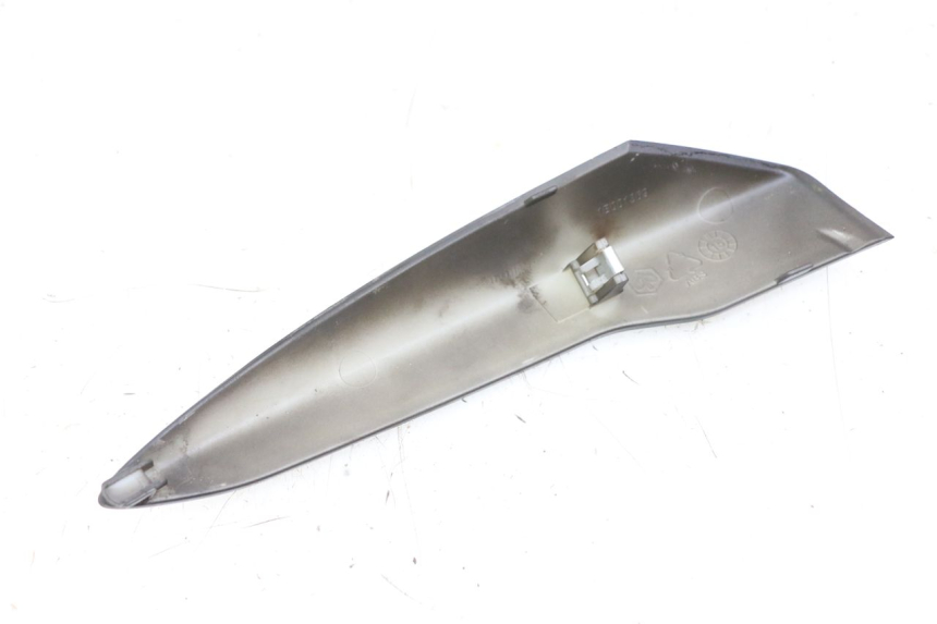 photo de CACHE SOUS SELLE DROIT PIAGGIO LIBERTY IGET 4T 50 (2021 - 2025) - Zoom état d’usage