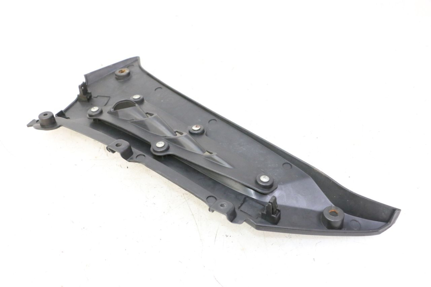 photo de CACHE SOUS SELLE DROIT MAG POWER R-STREET 50 (2016 - 2025) - Zoom état d’usage