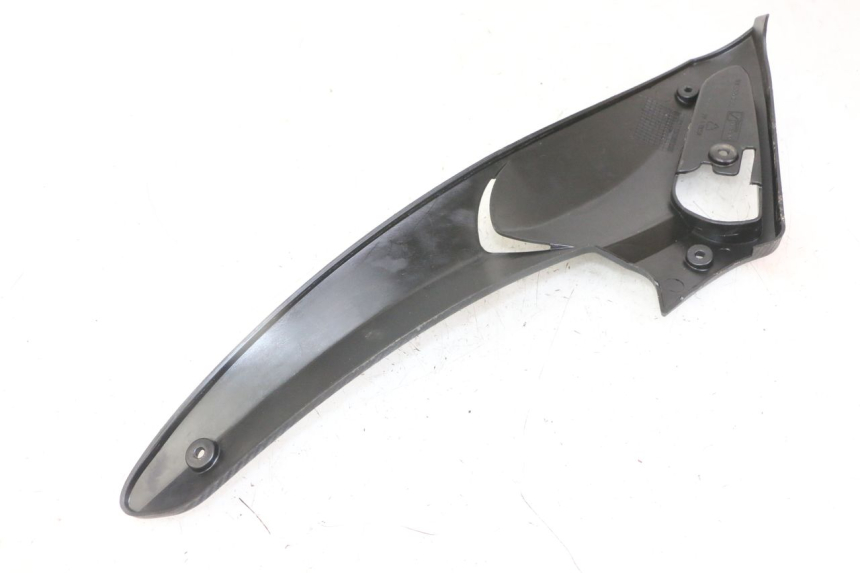 photo de CACHE SOUS SELLE DROIT GILERA RUNNER SL 50 (2006 - 2009) - Détail de la pièce