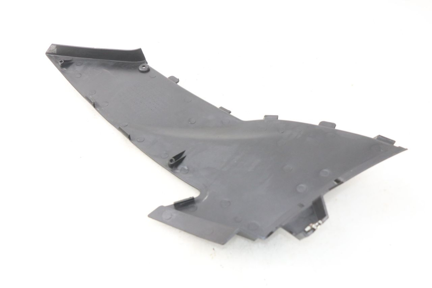 photo de CACHE SOUS SELLE DROIT DAELIM S2 FI 125 (2008 - 2017) - Détail de la pièce