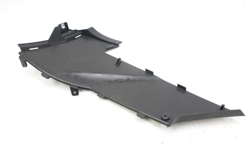 photo de CACHE SOUS SELLE DROIT DAELIM S2 FI 125 (2008 - 2017) - Détail de la pièce