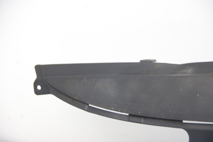 photo de CACHE SOUS SELLE DROIT SUZUKI SIXTEEN 125 (2008 - 2010) - Focus structure