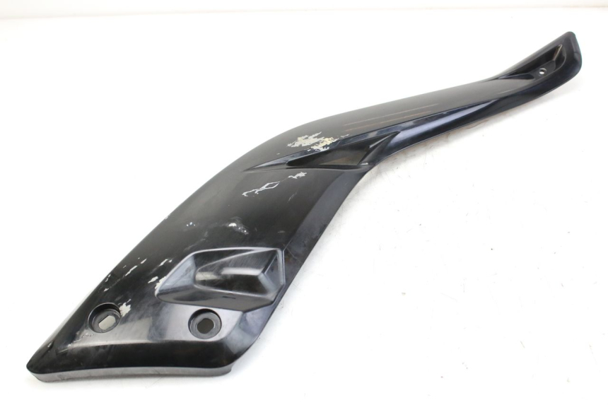 photo de CACHE SOUS SELLE DROIT MBK SKYCRUISER 125 (2010 - 2013) - Gros plan technique