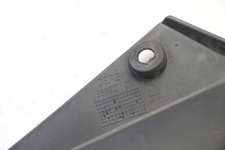 photo de CACHE SOUS SELLE DROIT GILERA SMT SUPERMOTARD 50 (2009 - 2017) - Points de fixation