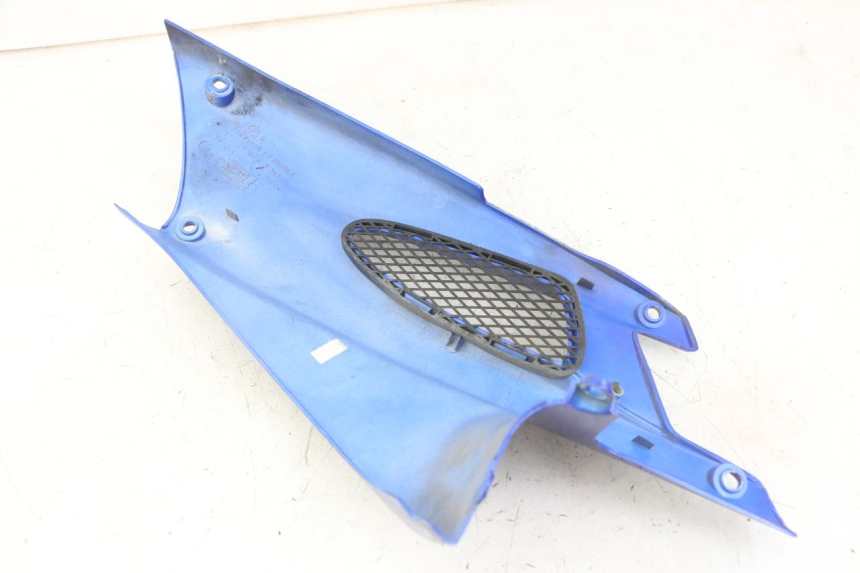 photo de CACHE SOUS SELLE DROIT PEUGEOT SPEEDFIGHT 2 LC 50 (2000 - 2009) - Détail de la pièce